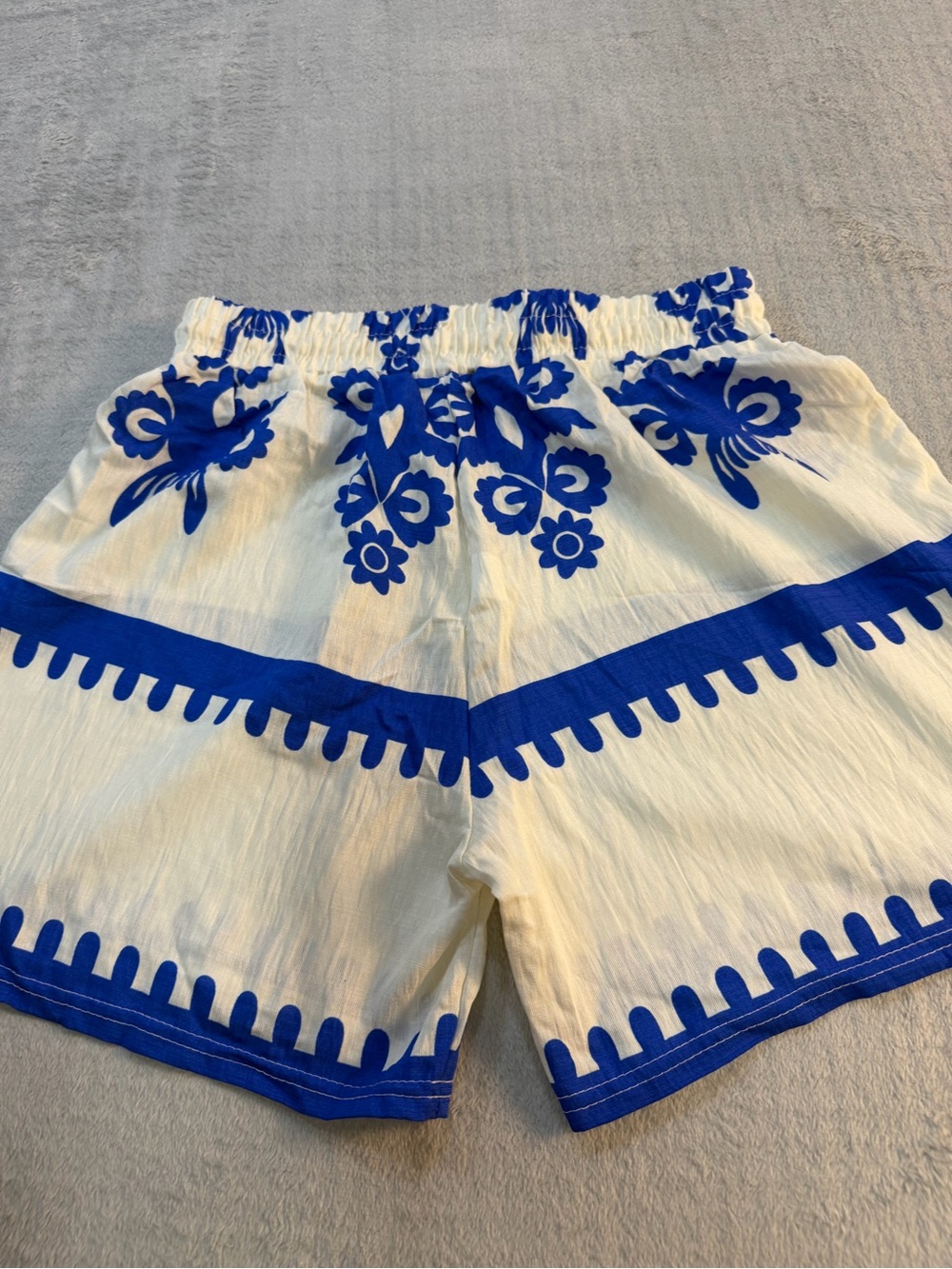 Source Unknown White Shorts with Bold Blue Floral Embroidery